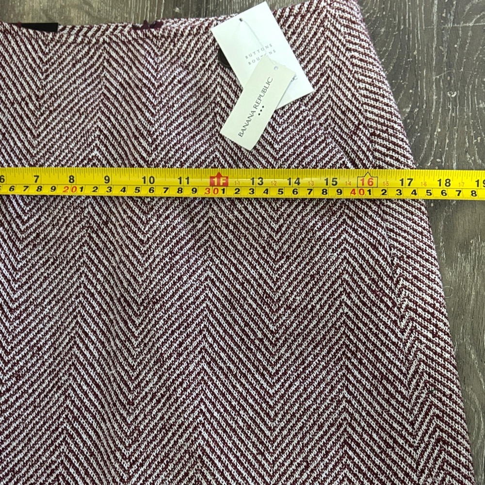 Banana Republic A-Line Skirt in Pink and White Chevron - Picture 7 of 7
